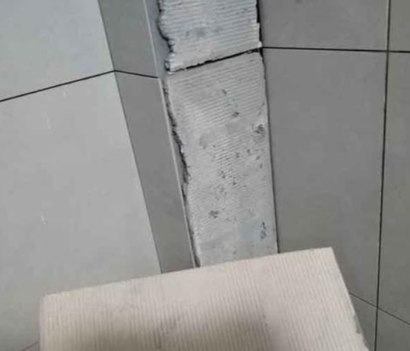 东丰瓷砖空鼓维修公司分享下厨房瓷砖脱落的补救措施。